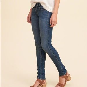 Hollister Low Rise Super Skinny Jeggings (00S)